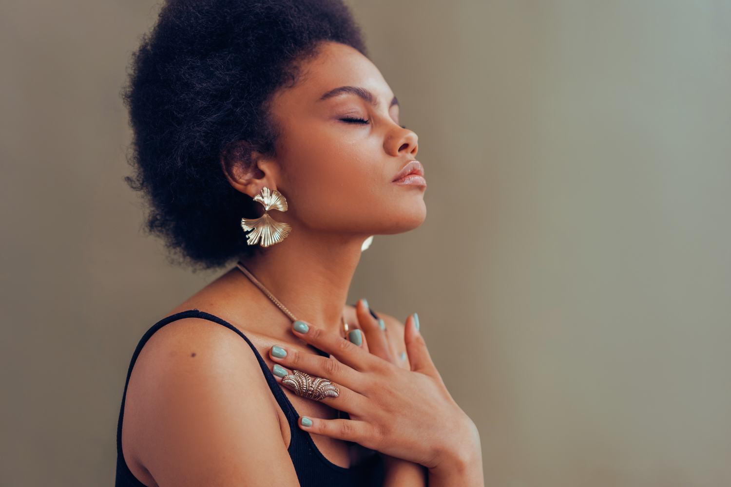 An overview of therapy services at Clarity Holistic Therapy, highlighting a holistic approach that integrates cognitive behavioral therapy, solution-focused therapy, stress management techniques, and spiritual guidance.